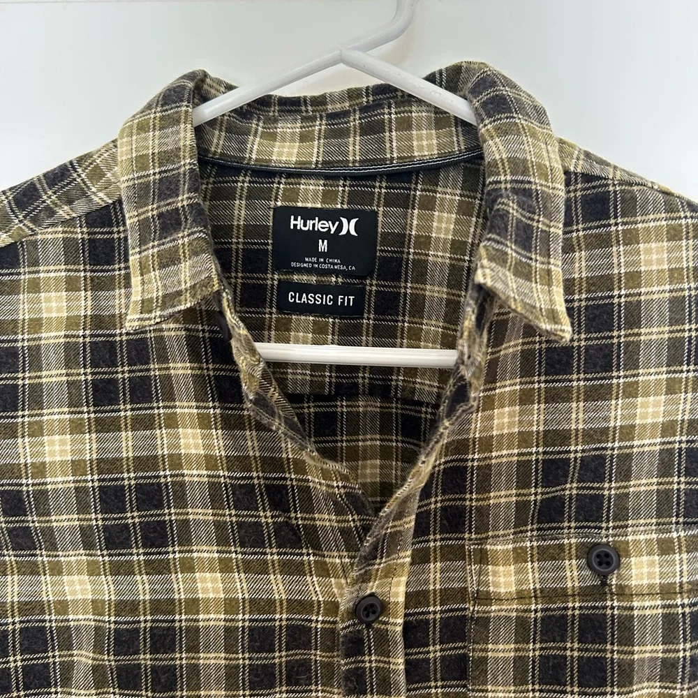 Hurley Boys Black and Yellow Plaid Flannel ✨BOGO ✨